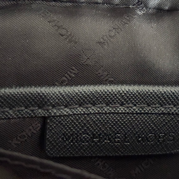 Michael Kors Jet Set Crossbody - Picture 2 of 7